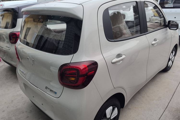 Used Wuling Hongguang MINIEV 2025 Four-Door Version Advanced Edition Exterior 3