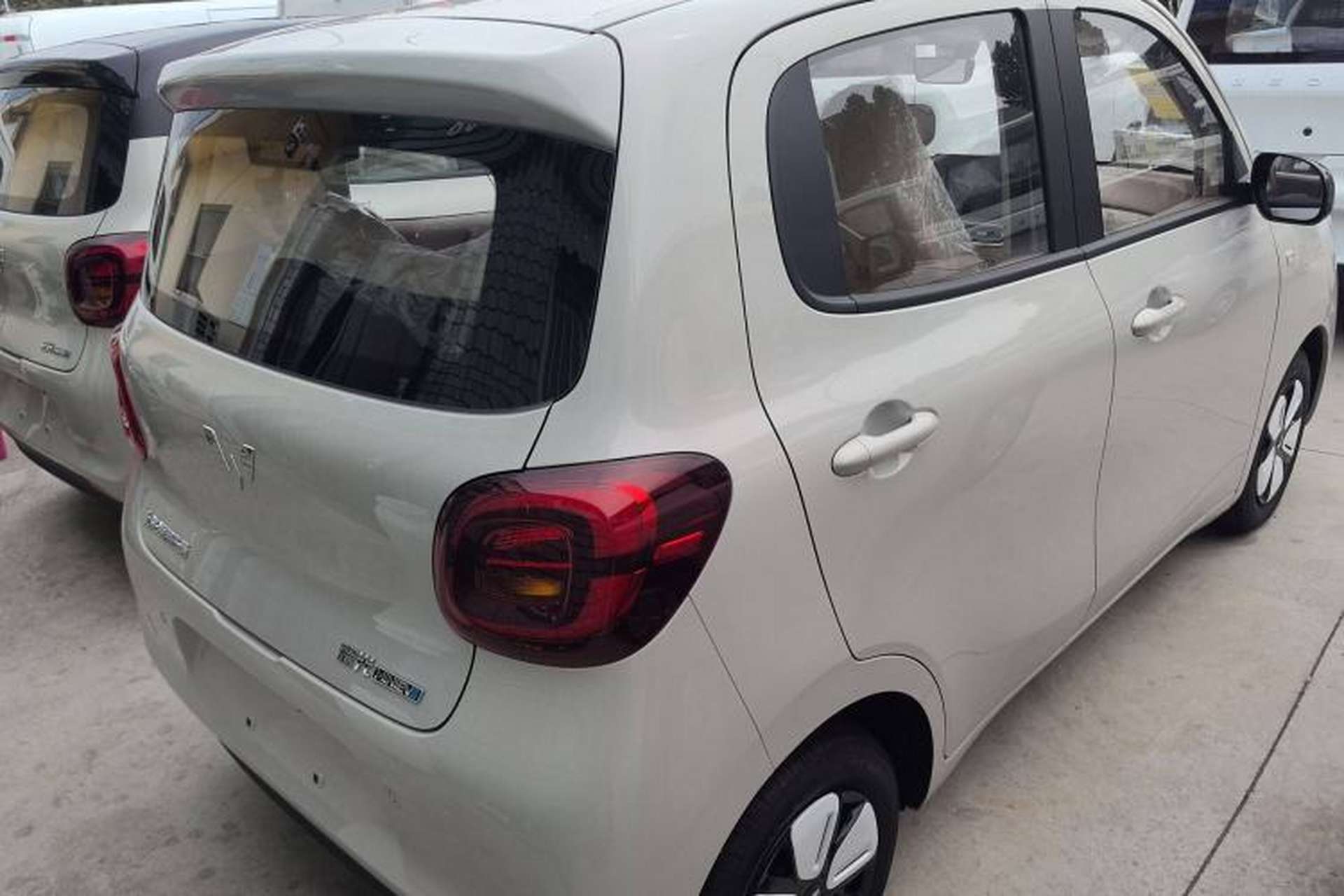 Used Wuling Hongguang MINIEV 2025 Four-Door Version Advanced Edition Exterior 3