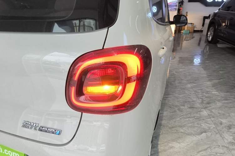 Used Wuling Hongguang MINIEV 2025 Four-Door Version Advanced Edition Exterior 3