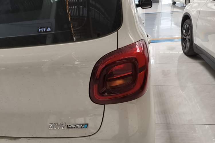 Used Wuling Hongguang MINIEV 2025 Four-Door Version Advanced Edition Exterior 3
