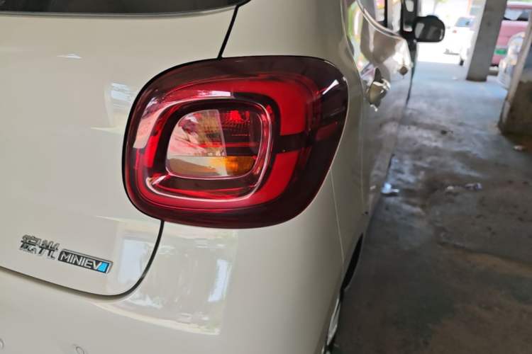 Used Wuling Hongguang MINIEV 2025 Four-Door Version Advanced Edition Exterior 3