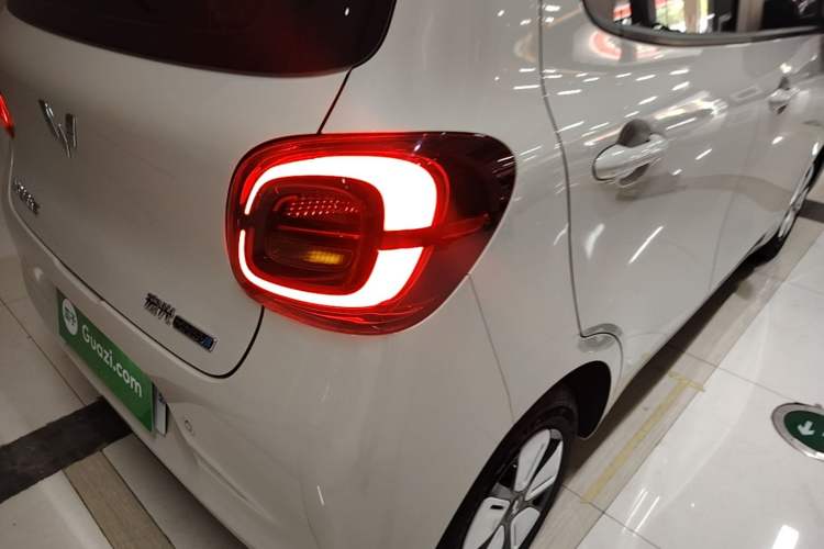 Used Wuling Hongguang MINIEV 2025 Four-Door Version Advanced Edition Exterior 3
