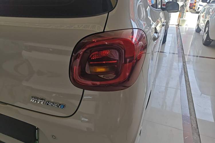 Used Wuling Hongguang MINIEV 2025 Four-Door Version Zhenxiang+ Edition Exterior 3
