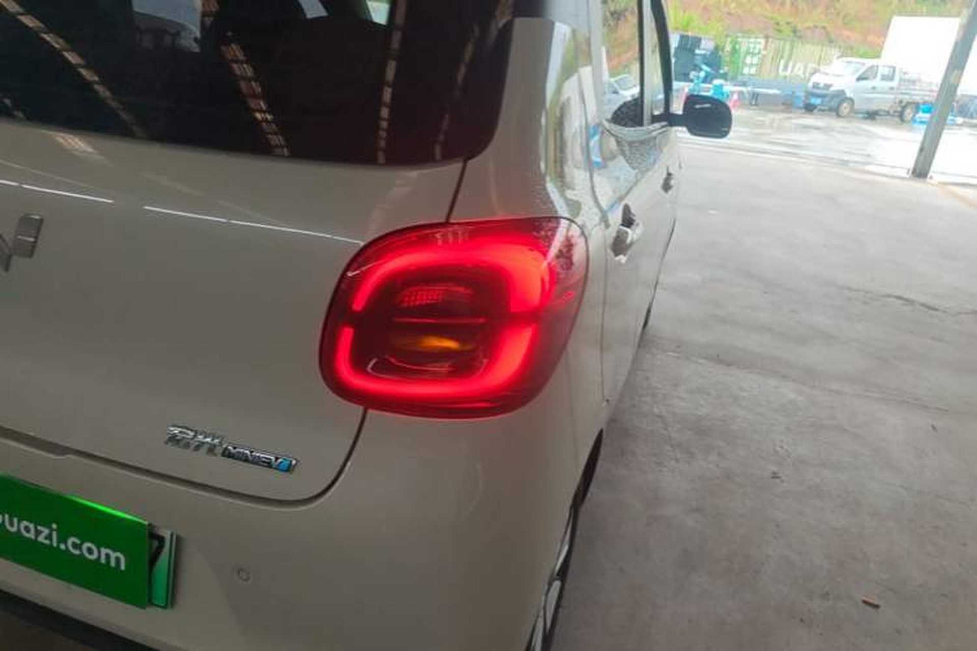 Used Wuling Hongguang MINIEV 2025 Four-Door Version Advanced Edition Exterior 3