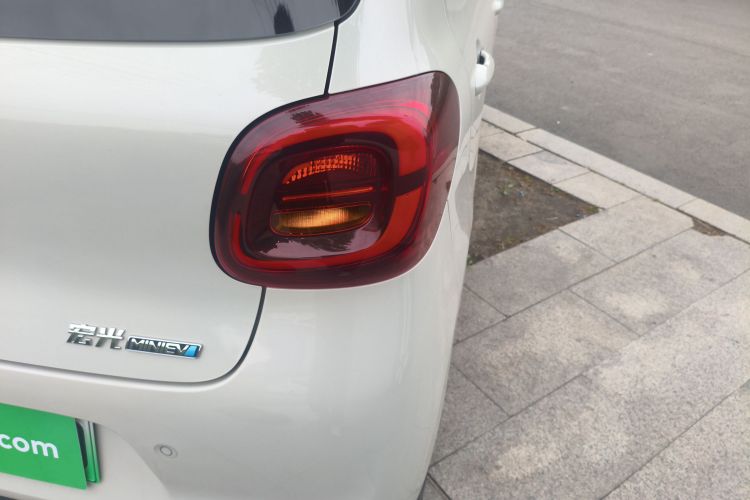 Used Wuling Hongguang MINIEV 2025 Four-Door Version Advanced Edition Exterior 3