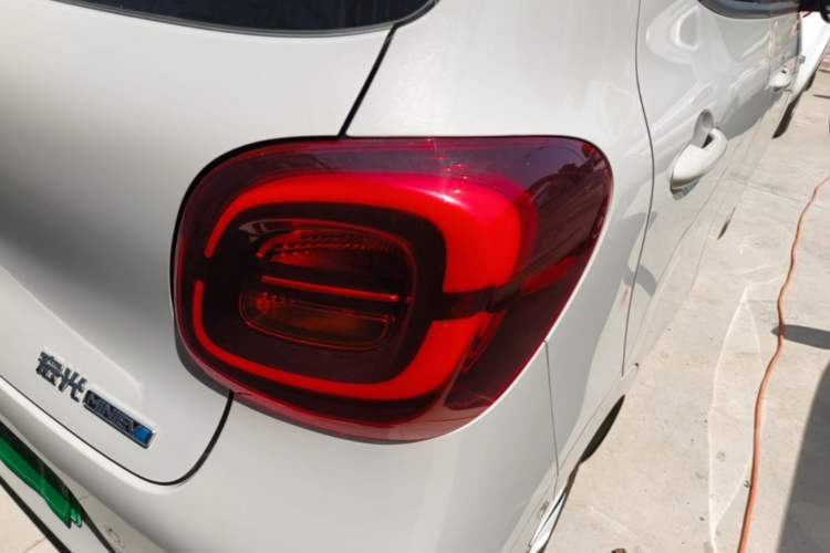 Used Wuling Hongguang MINIEV 2025 Four-Door Version Zhenxiang+ Edition Exterior 3