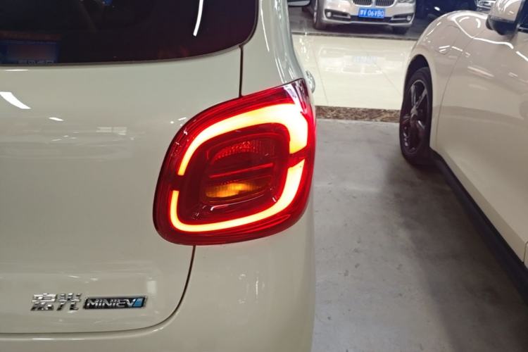 Used Wuling Hongguang MINIEV 2025 Four-Door Version Premium Edition Exterior 3
