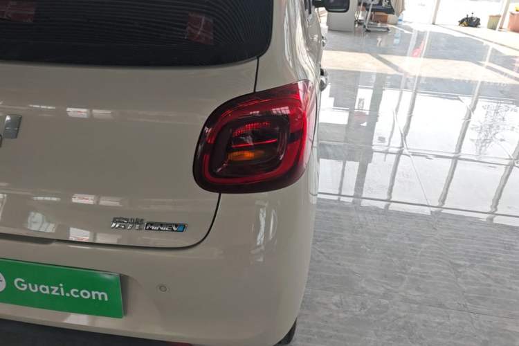 Used Wuling Hongguang MINIEV 2025 Four-Door Version Advanced Edition Exterior 3