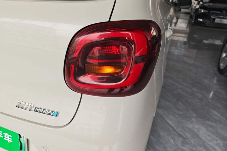 Used Wuling Hongguang MINIEV 2025 Four-Door Version Advanced Edition Exterior 3