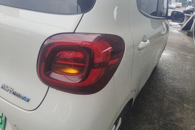 Used Wuling Hongguang MINIEV 2025 Four-Door Version Advanced Edition Exterior 3