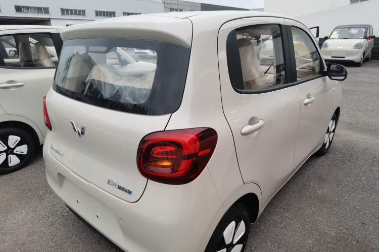 Used Wuling Hongguang MINIEV 2025 Four-Door Version Advanced Edition Exterior 3