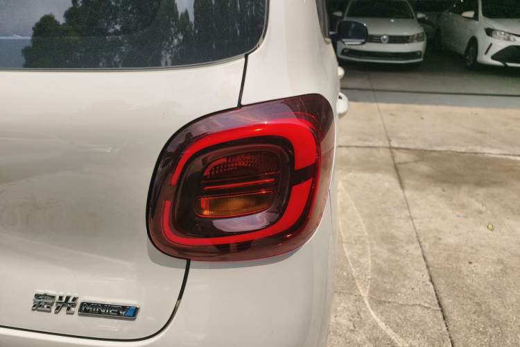 Used Wuling Hongguang MINIEV 2025 Four-Door Version Premium Edition Exterior 3