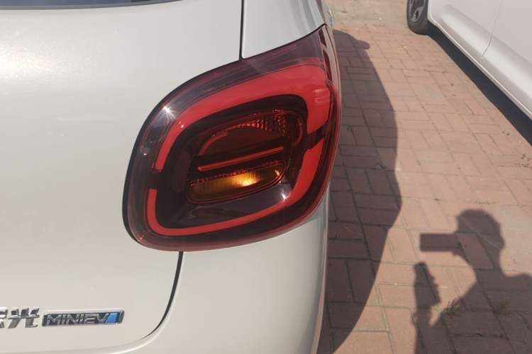 Used Wuling Hongguang MINIEV 2025 Four-Door Version Zhenxiang+ Edition Exterior 3