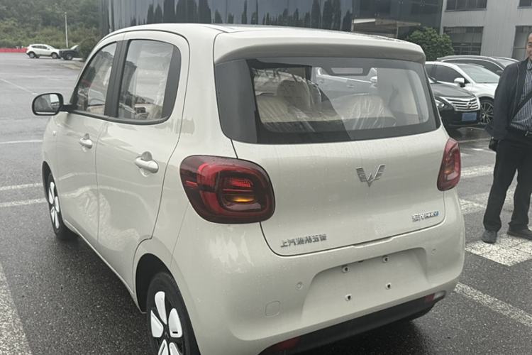 Used Wuling Hongguang MINIEV 2025 Four-Door Version Advanced Edition Exterior 3