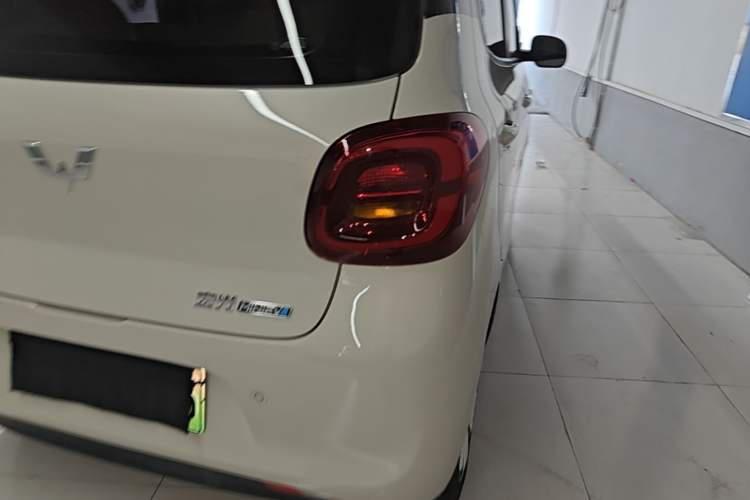 Used Wuling Hongguang MINIEV 2025 Four-Door Version Advanced Edition Exterior 3