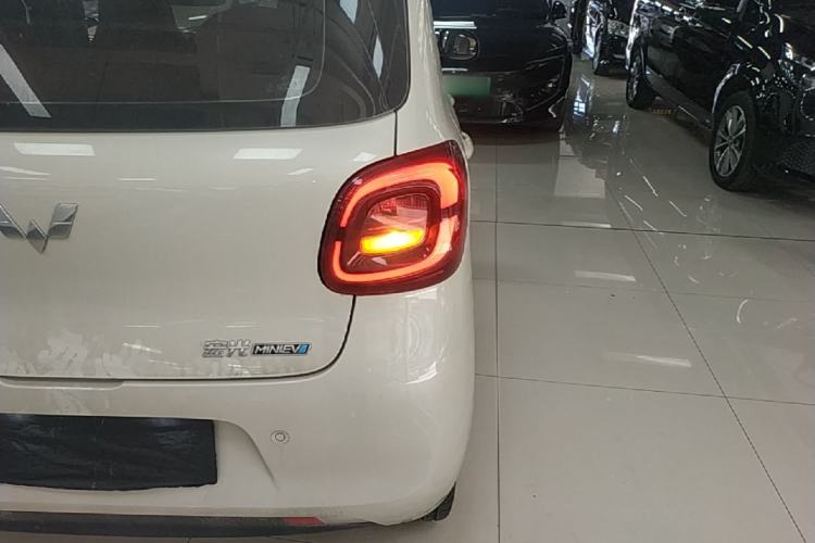Used Wuling Hongguang MINIEV 2025 Four-Door Version Advanced Edition Exterior 3