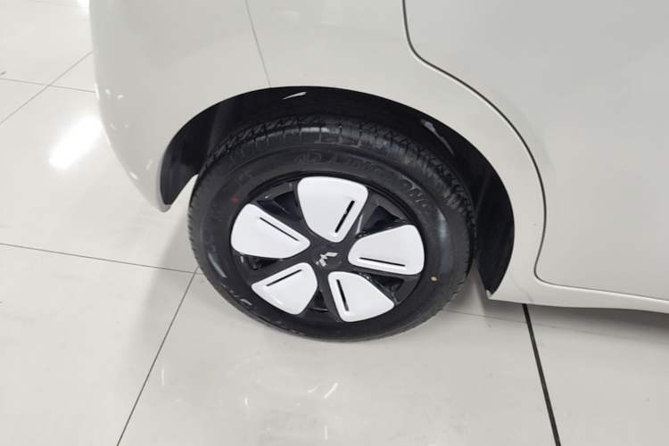 Used Wuling Hongguang MINIEV 2025 Four-Door Version Advanced Edition Exterior 3