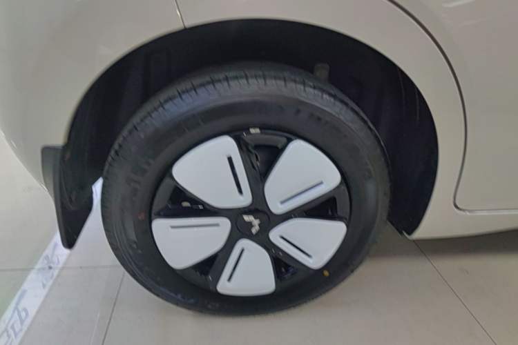 Used Wuling Hongguang MINIEV 2025 Four-Door Version Advanced Edition Exterior 3