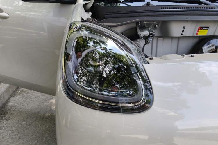 Used Wuling Hongguang MINIEV 2025 Four-Door Version Advanced Edition Exterior 3