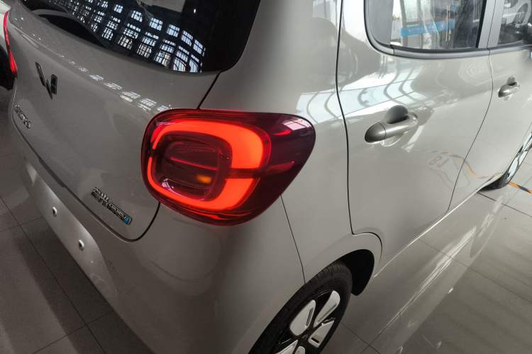 Used Wuling Hongguang MINIEV 2025 Four-Door Version Advanced Edition Exterior 3