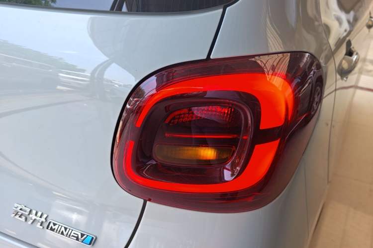Used Wuling Hongguang MINIEV 2025 Four-Door Version Premium Edition Exterior 3