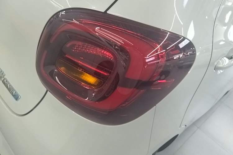 Used Wuling Hongguang MINIEV 2025 Four-Door Version Premium Edition Exterior 3
