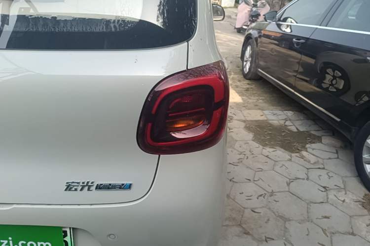 Used Wuling Hongguang MINIEV 2025 Four-Door Version Advanced Edition Exterior 3