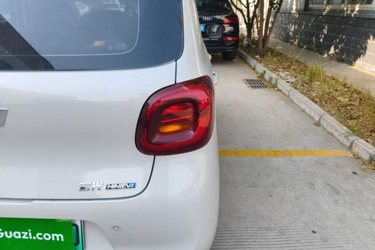 Used Wuling Hongguang MINIEV 2025 Four-Door Version Premium Edition Exterior 3