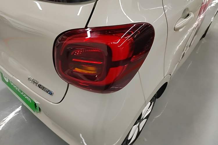 Used Wuling Hongguang MINIEV 2025 Four-Door Version Advanced Edition Exterior 3