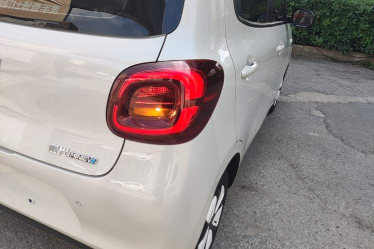Used Wuling Hongguang MINIEV 2025 Four-Door Version Advanced Edition Exterior 3