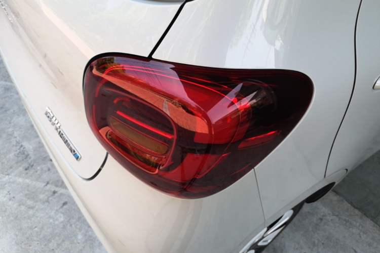 Used Wuling Hongguang MINIEV 2025 Four-Door Version Advanced Edition Exterior 3