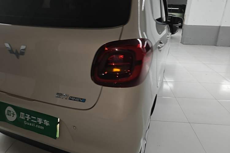Used Wuling Hongguang MINIEV 2025 Four-Door Version Zhenxiang+ Edition Exterior 3