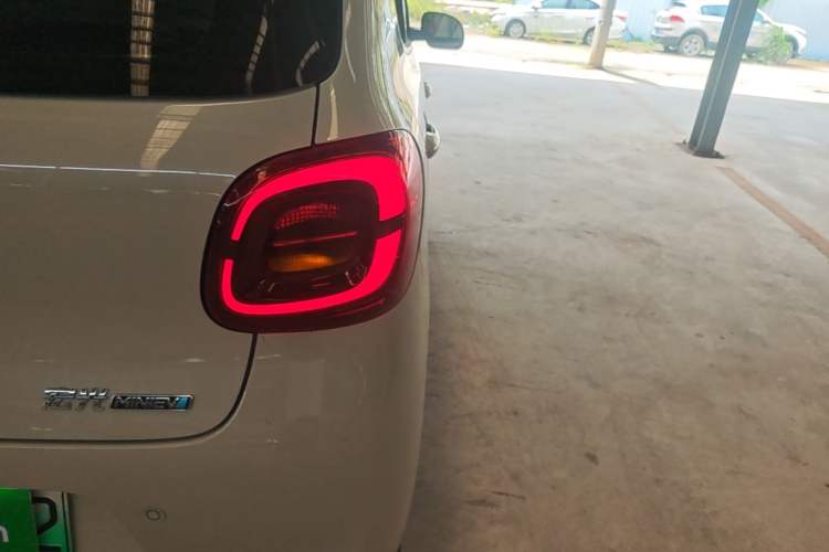 Used Wuling Hongguang MINIEV 2025 Four-Door Version Zhenxiang+ Edition Exterior 3