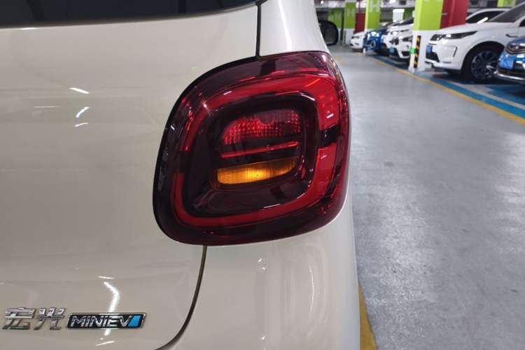 Used Wuling Hongguang MINIEV 2025 Four-Door Version Premium Edition Exterior 3