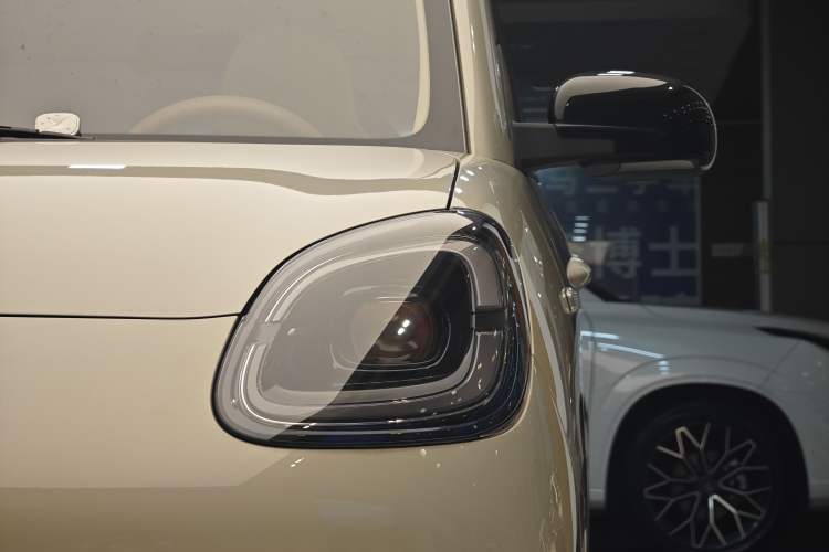 Used Wuling Hongguang MINIEV 2025 Four-Door Version Premium Edition Exterior 4