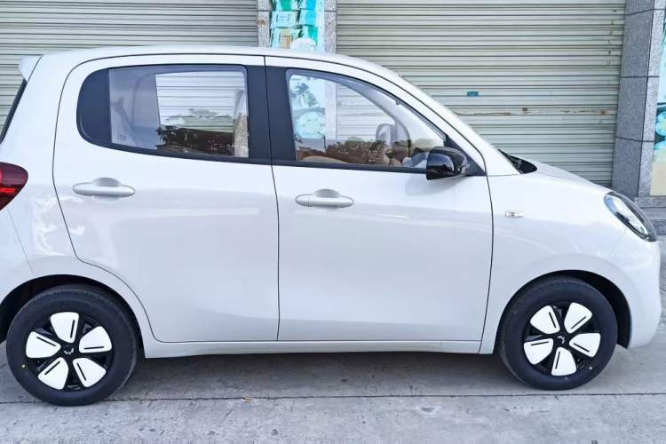 Used Wuling Hongguang MINIEV 2025 Four-Door Version Advanced Edition Exterior 4