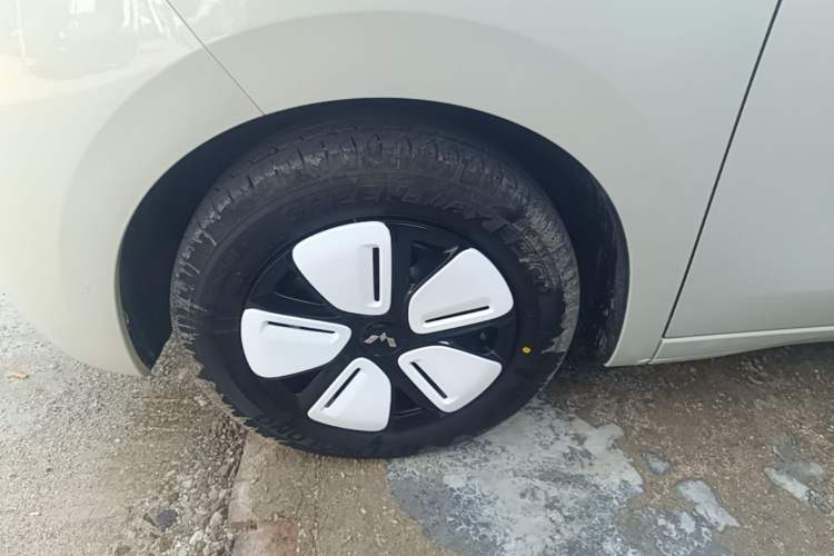 Used Wuling Hongguang MINIEV 2025 Four-Door Version Advanced Edition Exterior 4