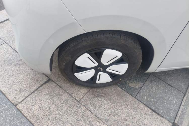 Used Wuling Hongguang MINIEV 2025 Four-Door Version Advanced Edition Exterior 4