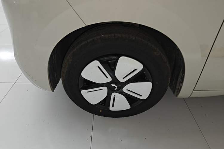 Used Wuling Hongguang MINIEV 2025 Four-Door Version Advanced Edition Exterior 4