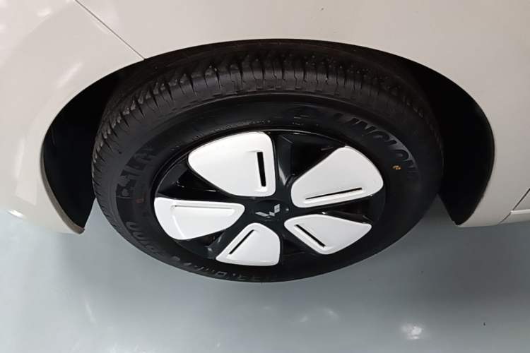 Used Wuling Hongguang MINIEV 2025 Four-Door Version Advanced Edition Exterior 4