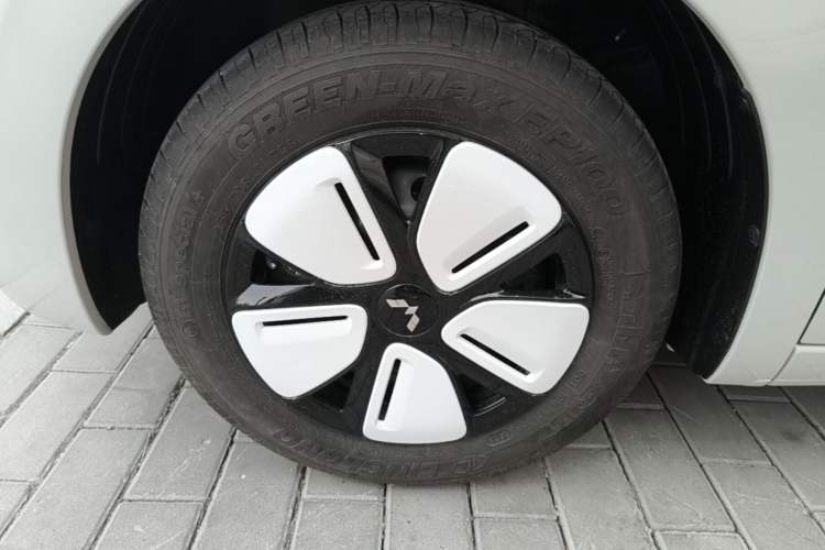 Used Wuling Hongguang MINIEV 2025 Four-Door Version Advanced Edition Exterior 4