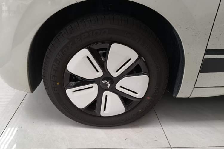 Used Wuling Hongguang MINIEV 2025 Four-Door Version Advanced Edition Exterior 4