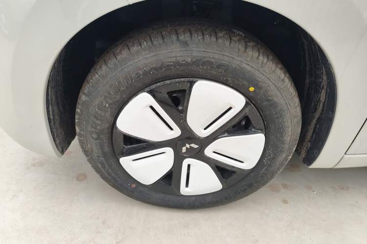 Used Wuling Hongguang MINIEV 2025 Four-Door Version Advanced Edition Exterior 4