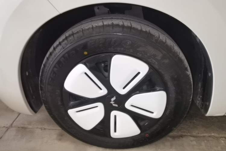 Used Wuling Hongguang MINIEV 2025 Four-Door Version Advanced Edition Exterior 4