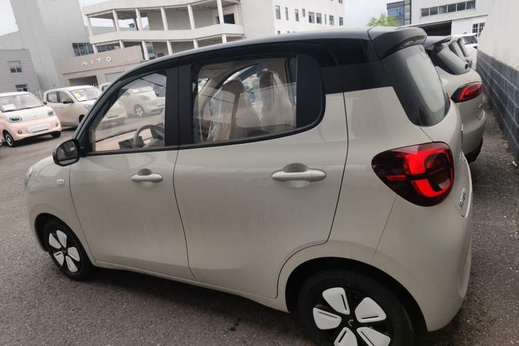 Used Wuling Hongguang MINIEV 2025 Four-Door Version Zhenxiang+ Edition Exterior 4