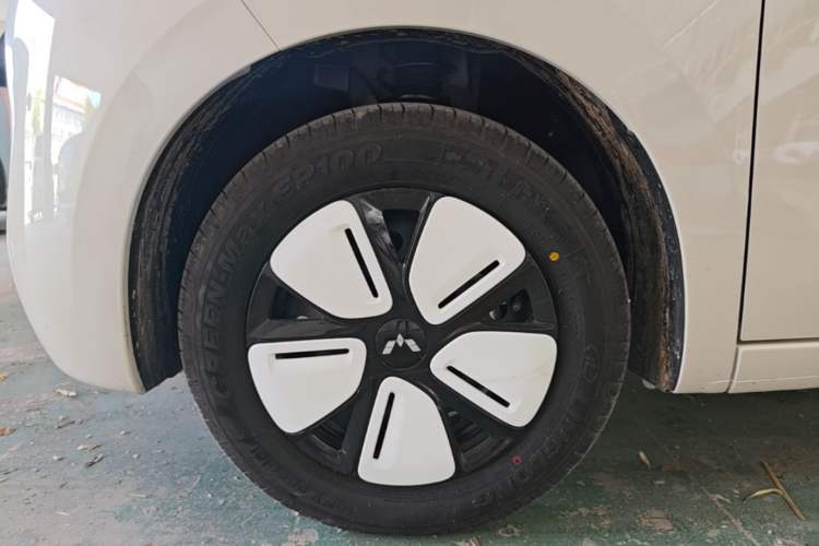 Used Wuling Hongguang MINIEV 2025 Four-Door Version Advanced Edition Exterior 4