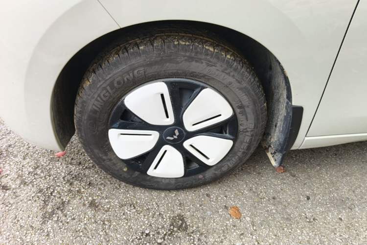 Used Wuling Hongguang MINIEV 2025 Four-Door Version Advanced Edition Exterior 4