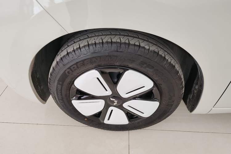 Used Wuling Hongguang MINIEV 2025 Four-Door Version Advanced Edition Exterior 4
