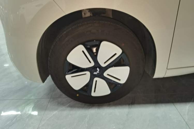 Used Wuling Hongguang MINIEV 2025 Four-Door Version Advanced Edition Exterior 4
