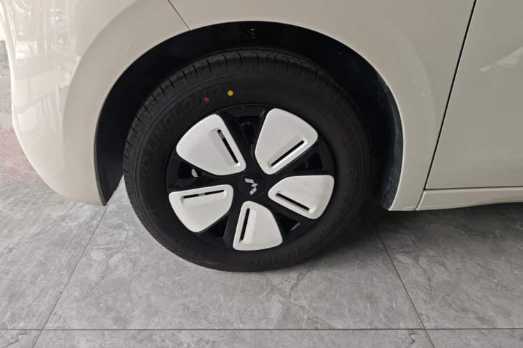 Used Wuling Hongguang MINIEV 2025 Four-Door Version Advanced Edition Exterior 4